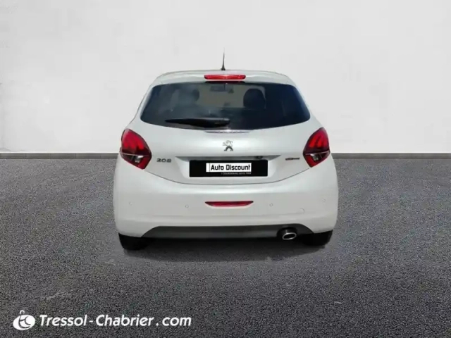 Peugeot 208 1.2 puretech 110ch s&amp;s bvm5 gt line — photo 17