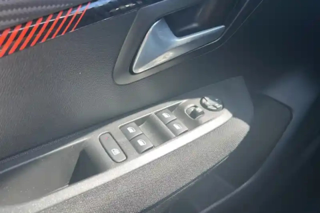 Peugeot 208 electrique 50 kwh 136ch — photo 20