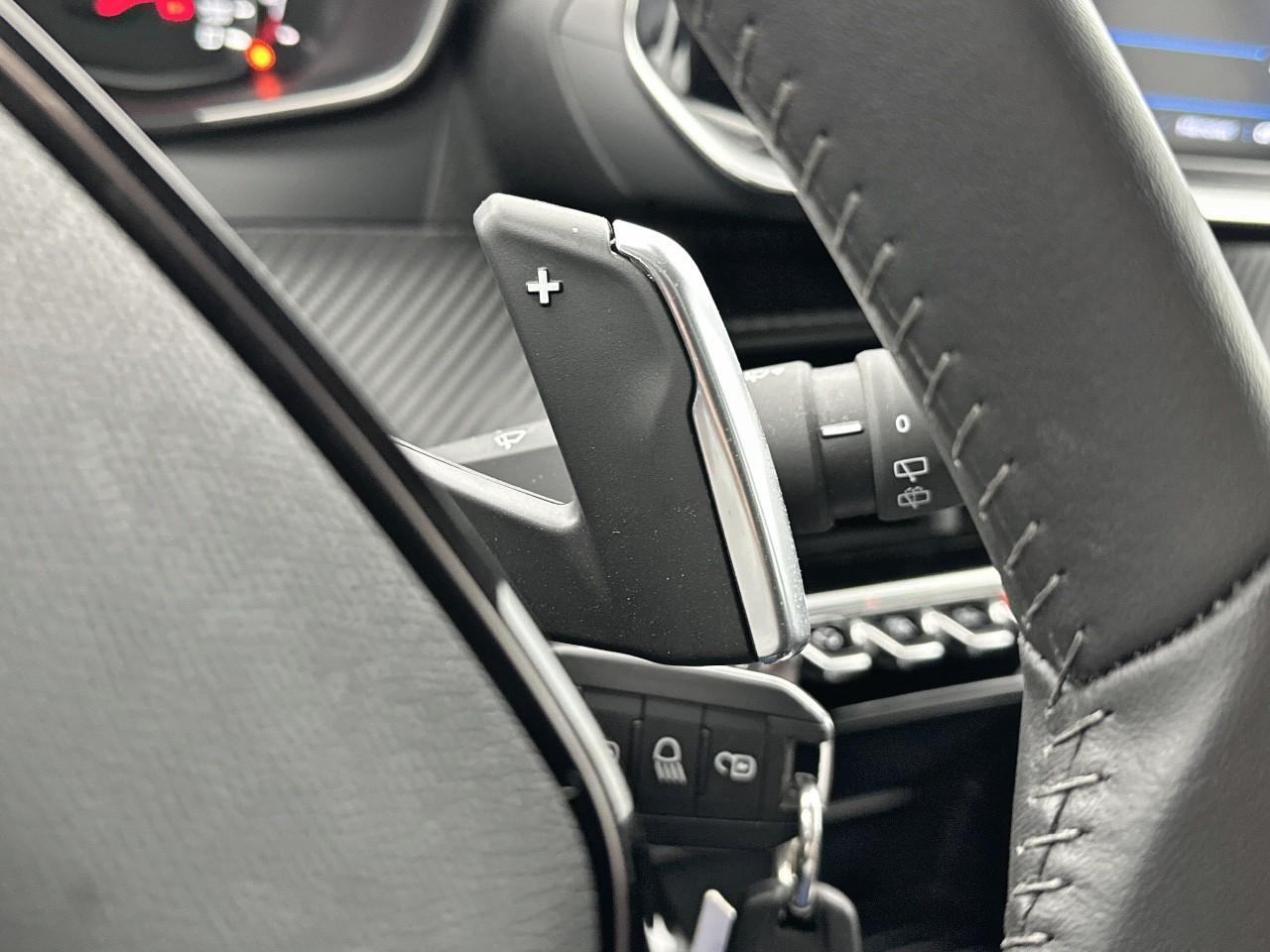 Peugeot 208 puretech 100 s&s eat8 style — photo 20