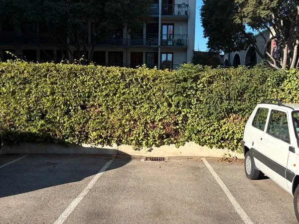 Place parking extérieur sécurisée