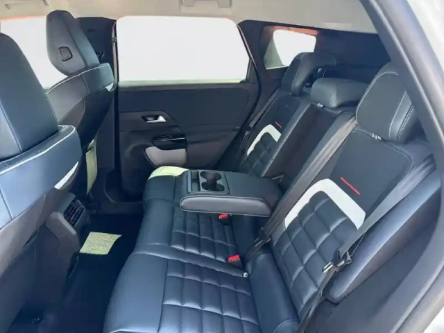 Citroën C5 Aircross hybride 145 ch e-dcs6 — photo 12