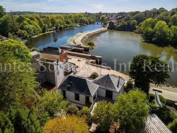 Maison 9 pièces 259 m²