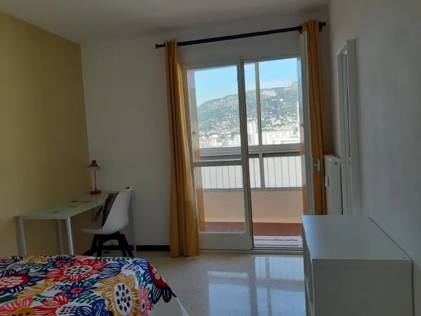 Loue chambre, colocation de 3 personnes dans T4 meublé de 80m², Toulon (83)