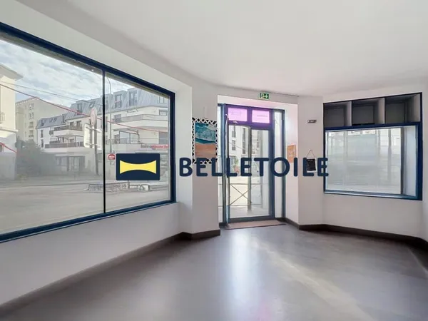 OPPORTUNITÉ RARE À ALFORTVILLE (94) — LOCAL COMMERCIAL & BUREAUX DE 35 M² À LOUER EN ANGLE DE RUE !