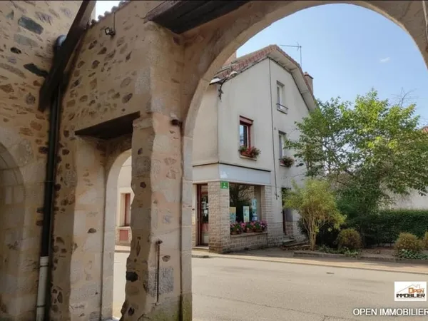 Saint-Laurent-sur-Gorre : Maison familiale de 176 m² avec local commercial