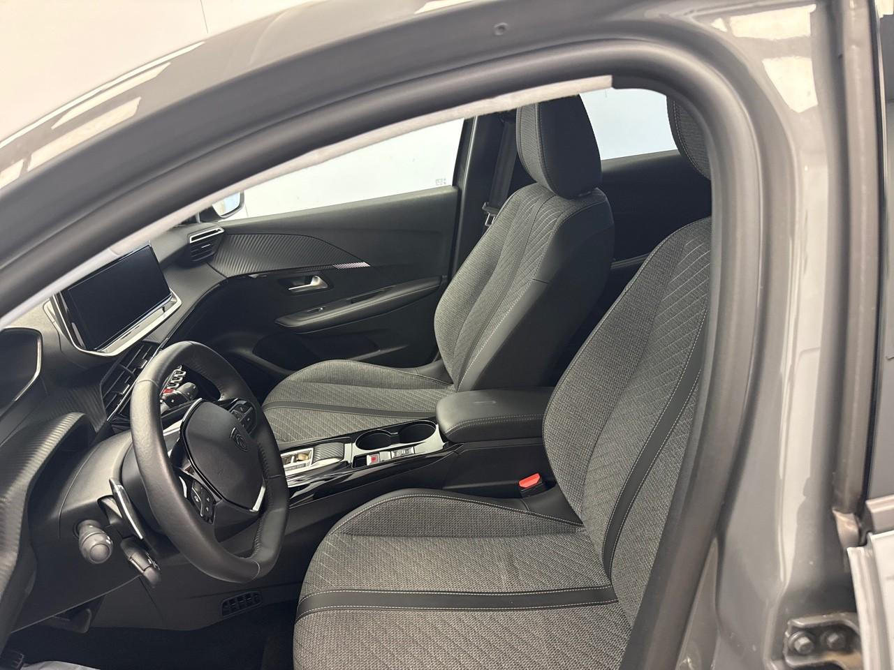 Peugeot 208 hybrid 110 ch e-dcs6 allure — photo 9