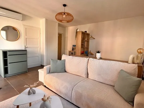 Port de Porto-Vecchio — Studio refait à neuf, terrasse & Wi-Fi — 690 /mois CC
