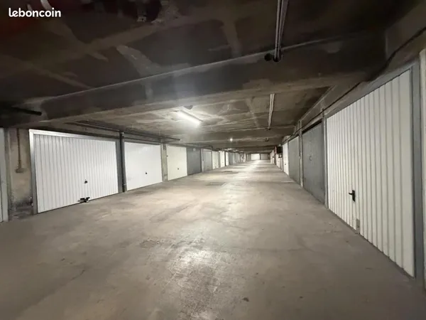 Garage/box 15 m² Marseille