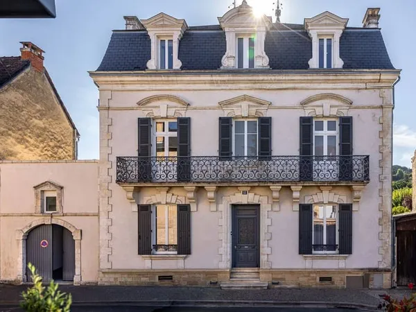 Maison 10 pièces 243 m²