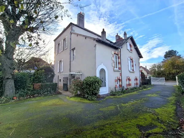 Maison 7 pièces 300 m²