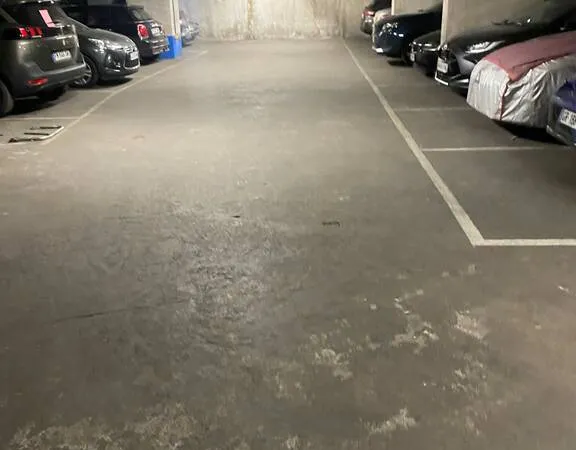 Garage/Parking