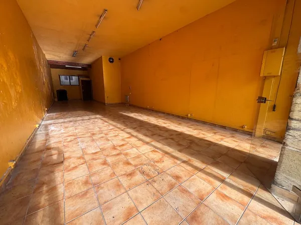 33100 BORDEAUX - Murs commerciaux de 128.93 m2 (63 + 65,93 en sous-sol) à vendre