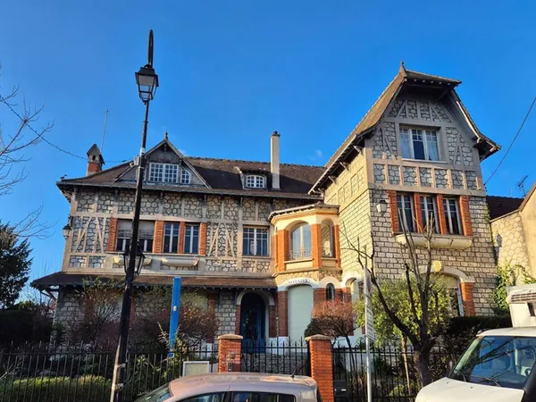 Maison 11 pièces 370 m²