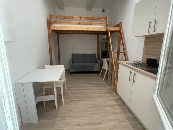 Particulier loue studio proche centre-ville avec un extérieur