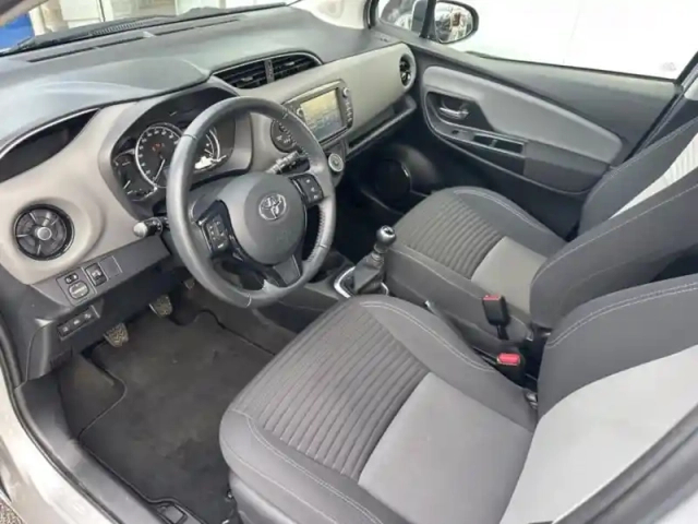 Toyota Yaris 110 vvt-i france business 5p my19 — photo 10