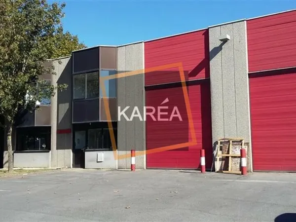 Local industriel 326 m²