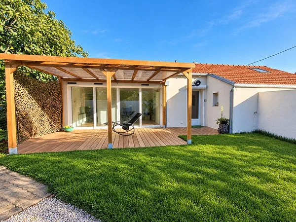 CHATELAILLON LES BOUCHOLEURS À LOUER Maison meublée de plain-pied avec terrasse et jardin
