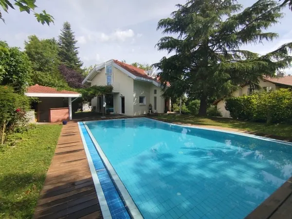 Saint Julien en Genevois, VILLA avec Pisicne