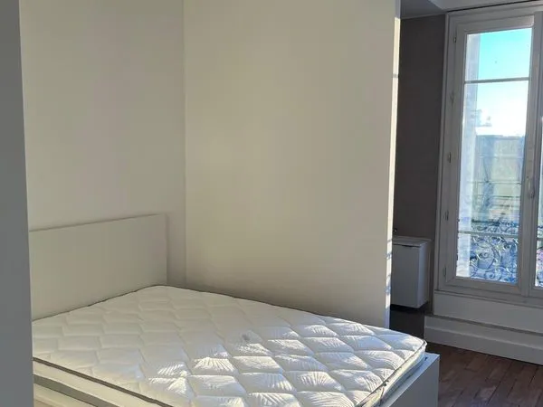 Chambre meublée avec salle d'eau privative • Colocation rénovée à neuf • Choisy-le-Roi (94600) • 750