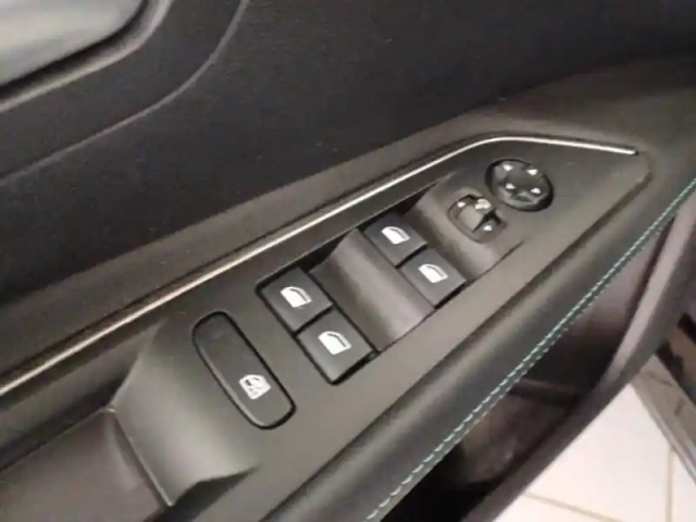 Peugeot 3008 1.2 puretech 130ch s&amp;s allure eat8 — photo 14