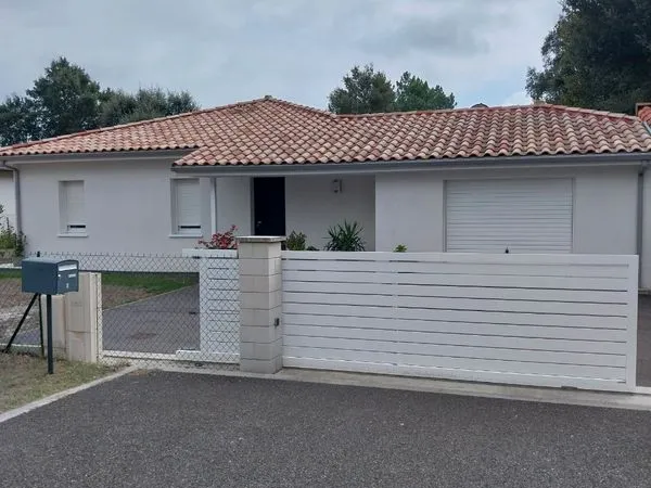 Maison récente dans lotissement au bourg