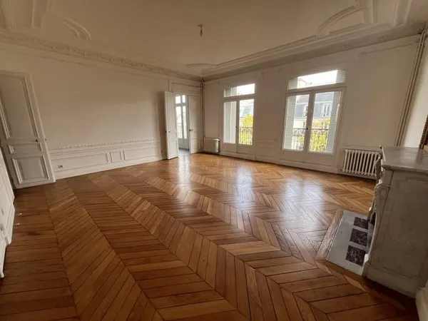 SUBLIME APPARTEMENT 6 PIECES DE 216m²