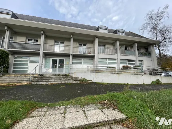Local commercial 241 m²