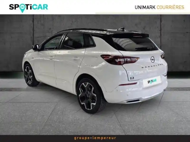 Opel Grandland 1.6 turbo 225ch hybride ultimate — photo 8