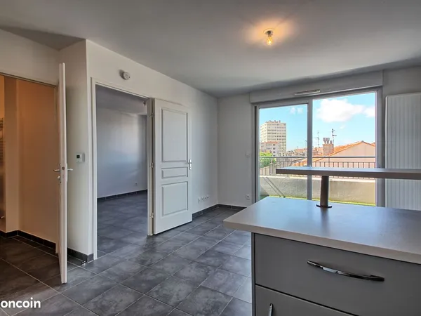 Toulon Ouest(Ave de l'Elysée) T2 40M2 au sud, Climatisé, Garage fermé, Terrasse 5M2