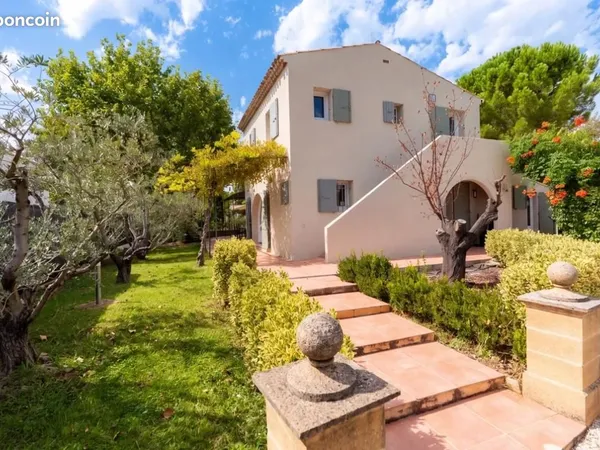 Maison 8 pièces 250 m²