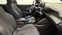 Peugeot 2008 1.2 PureTech 130ch S&S GT EAT8 — photo 15