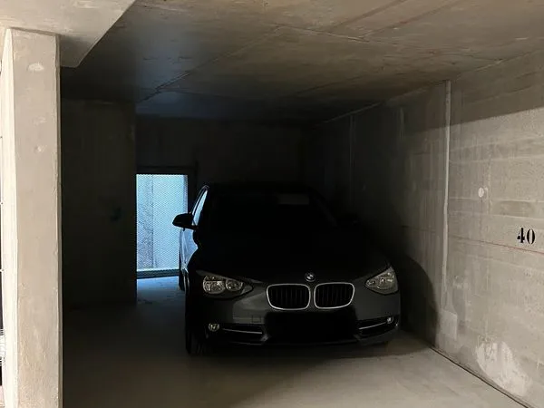 Place de parking en sous sol fermé