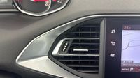 Peugeot 308 1.2 PureTech 130ch E6.3 S&S Allure EAT8 — photo 26