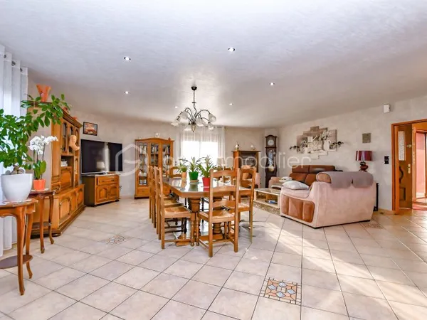 Maison 7 pièces 320 m²