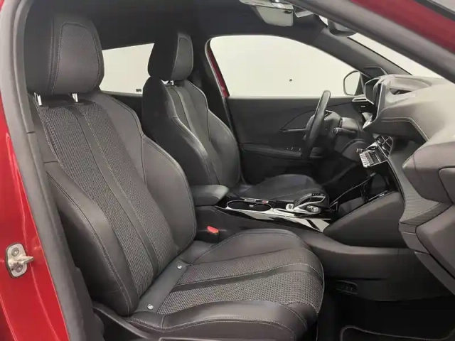 Peugeot 2008 electrique 136 ch — photo 60