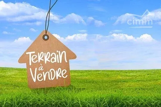 Terrain constructible à st Germain du Puch