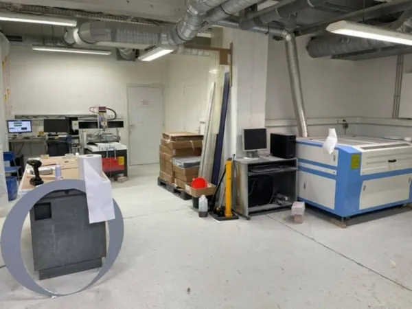 Local d'activité 848 m²