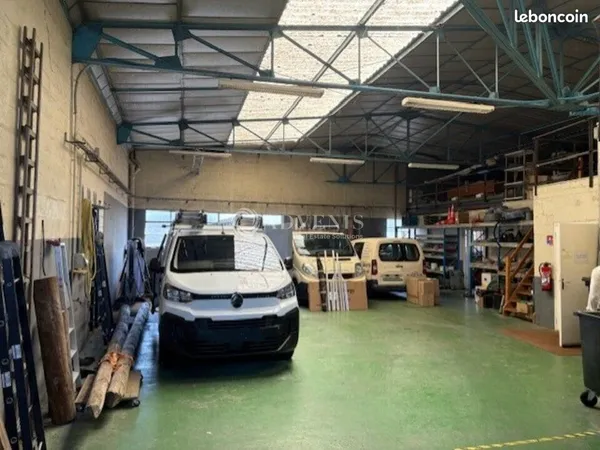 Local d'activité 384 m²