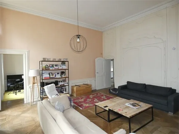 Place d'Alliance, deux minutes place Stanislas - appartement ancien