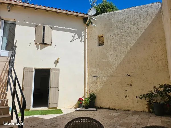 Jolie Maison de ville avec extérieur R+1