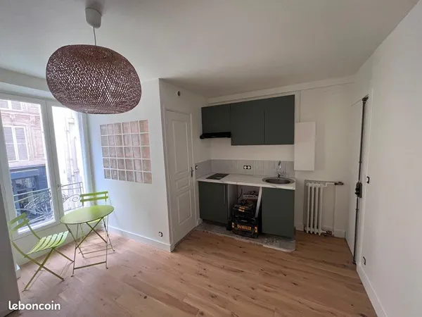 Vente Studio refait à neuf aquipé