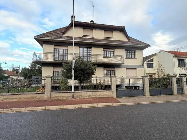 Maison 11 pièces 206 m²