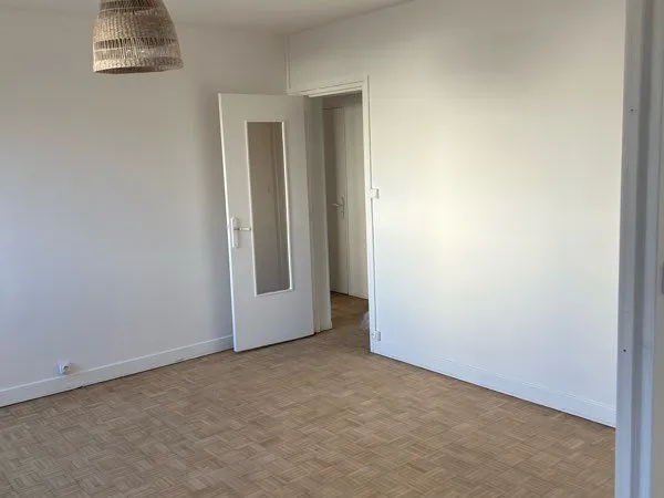 Appartement rénové 4 pièces de 70 m² - Dijon, quartier Bourroches / Port du Canal / Valendons