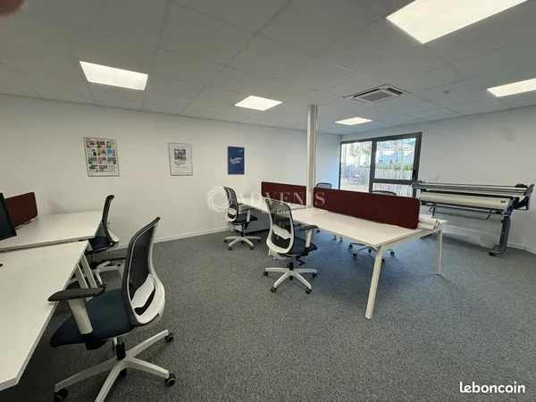 Bureau 381 m²