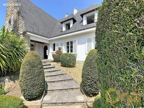 Maison 7 pièces 246 m²