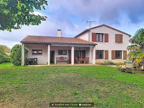 SUD CHATELLERAULT- BELLE MAISON VIVABLE DE PLAIN PIED