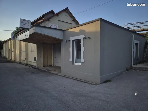 Bâtiment commercial dépôt 410m2