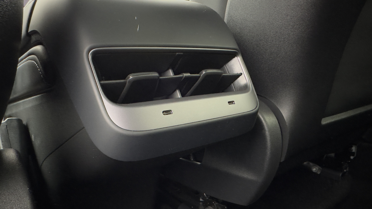 Tesla MODEL Y Standard RWD — photo 30
