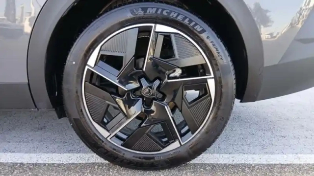 Peugeot 408 hybrid 145 e-dcs6 — photo 53