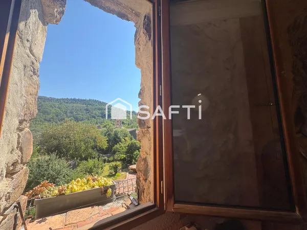 Charmante maison , la pierre apparente et un calme absolue